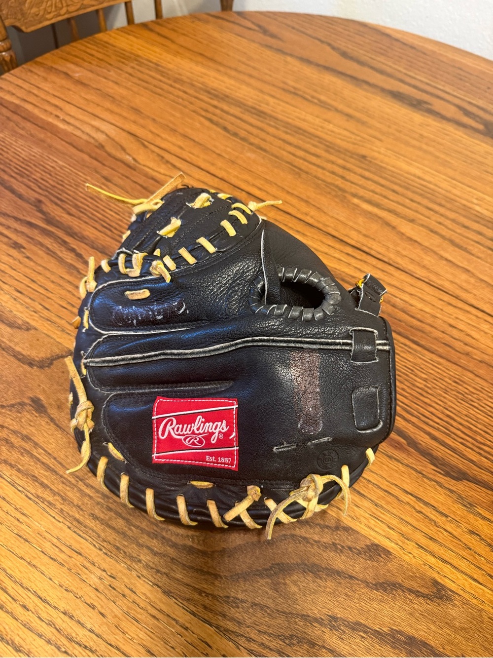 Rawlings men’s baseball glove Black Mitt Yellow lacing